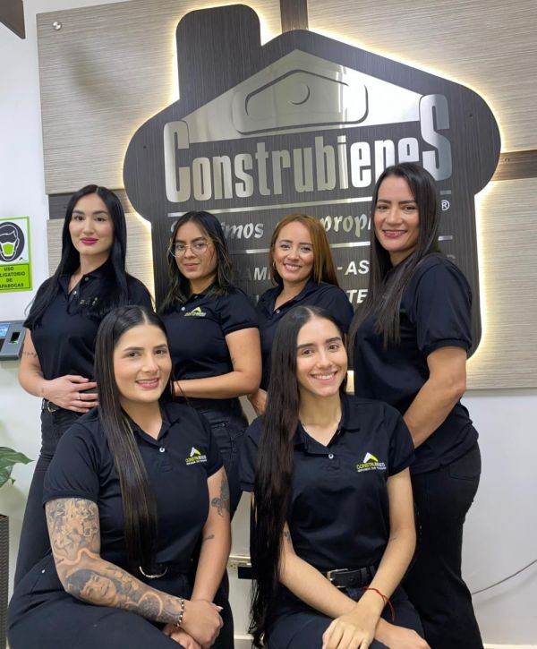 Área comercial de arriendos: Maria Fernanda Bermudez- Sofia Martinez-  Monica Ossa- Adriana Montoya-  Estefania Calle - Michel Valencia